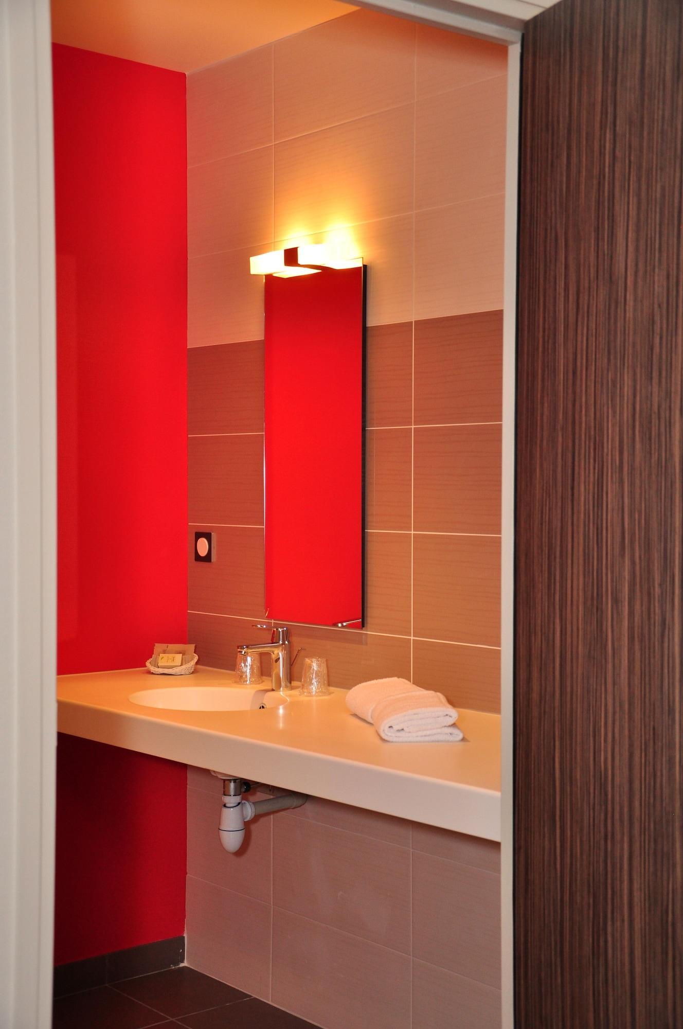 Logis Hotel A La Bonne Auberge Λαβάλ Εξωτερικό φωτογραφία
